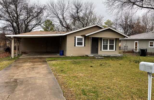 Beautiful 4 bedroom home in the Rose District - 214 West Pittsburg Place, Broken Arrow, OK 74012