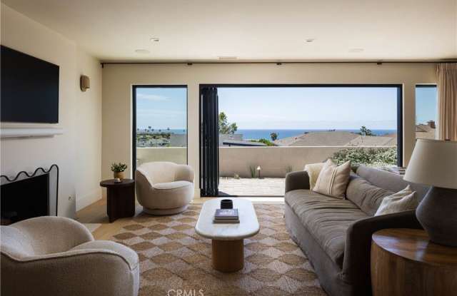 2703 Via Montecito