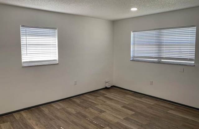 1913 W CHESTNUT STREET