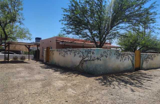 2568 E. Seneca Street (85716)