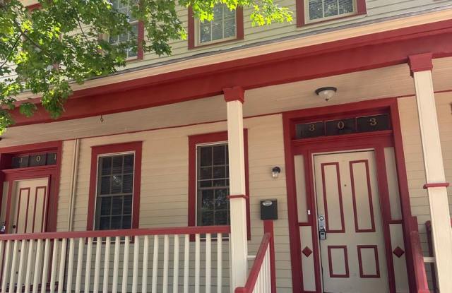 3 BED | 2 BATH | PRIVATE PATIO | WALK TO FORSYTH