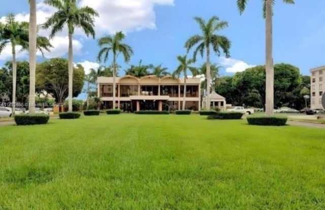 Photo of 9320 Fontainebleau Blvd