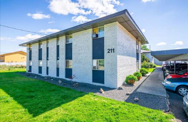 Photo of 211-219 S Whipple Rd