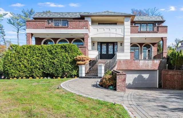 Photo of 25 Edgewater Lane