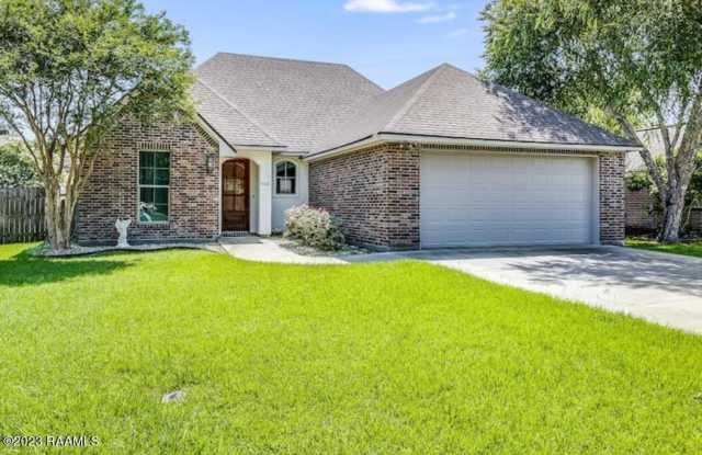 402 E Martial Avenue