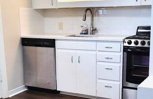 Cozy 1 Bed/1 Bath Apartment in Quiet Complex — $1,150/month