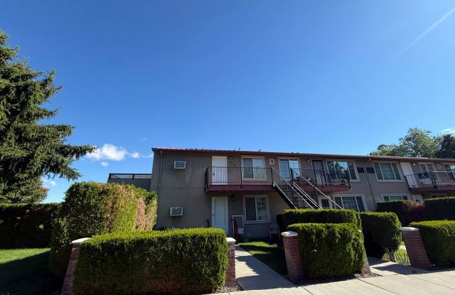 Updated 2-Bedroom Condo West Richland