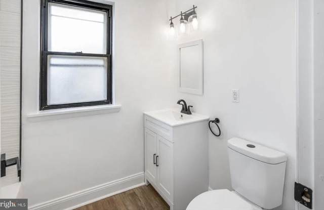 2629 W OAKDALE Street