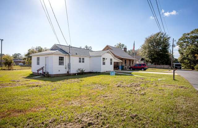 ADORABLE HOME FOR RENT