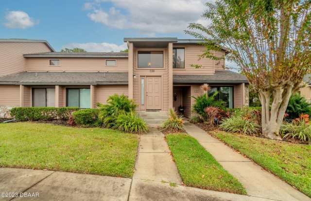 2 bed 2 bath Townhome for rent - 129 Blue Heron Drive, Daytona Beach, FL 32119