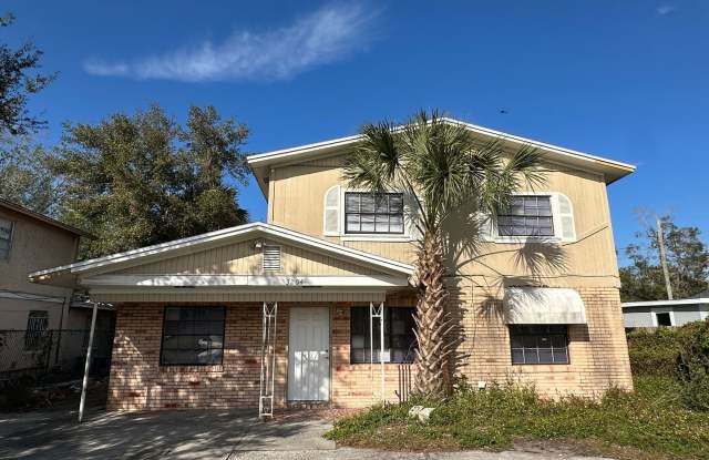 Photo of Spacious 5-Bedroom Single Family Home in Hillsborough County