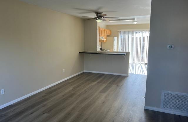 Updated 2BR/1BA 2 Story Townhome in Park Like setting in Santee
