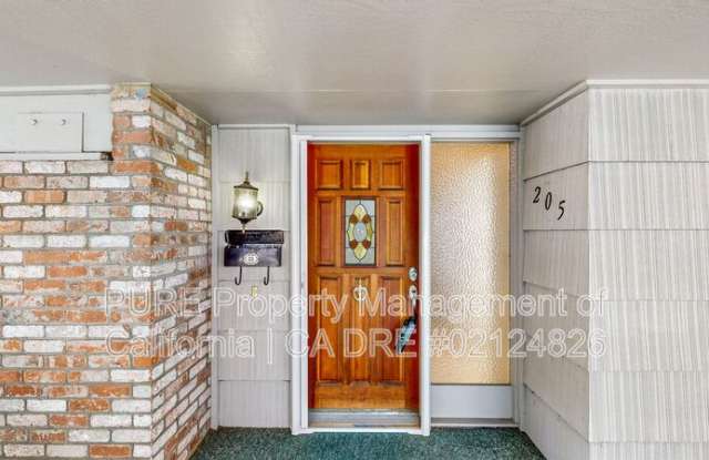 205 White Oaks Dr