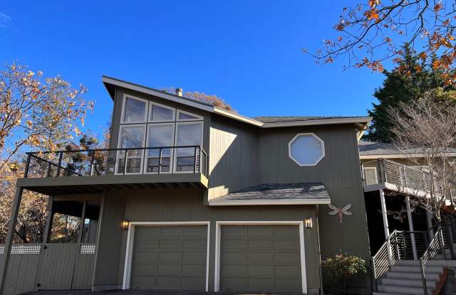 STUNNING VIEWS from this 3 bedroom, 2 bath home | Available end of February