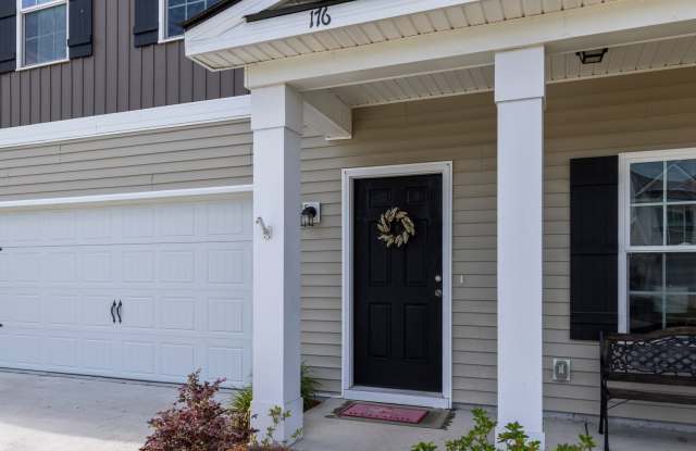 5 Bedroom Home Close to Ft. Stewart