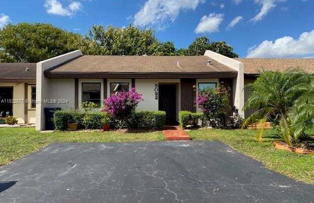 5022 SW 138th Ave Cir - 5022 Southwest 138th Avenue Circle, Kendale Lakes, FL 33175