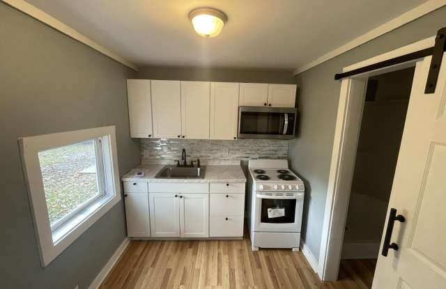 Photo of 3111 Matipan Avenue unit: B