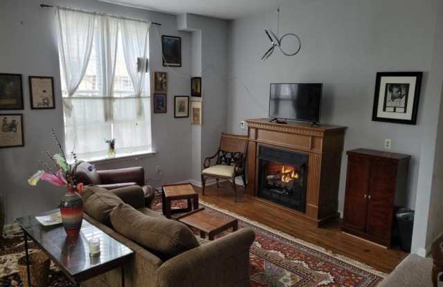 1037 SHACKAMAXON STREET