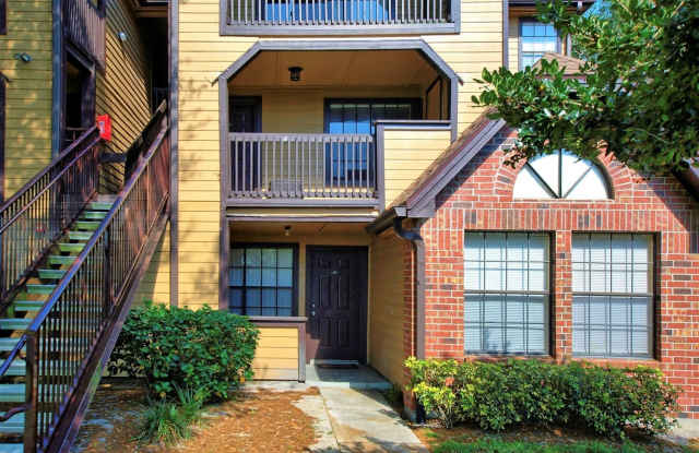 Nice 1 bed/ 1 bath second-floor condo at Lakewood Park Condominium