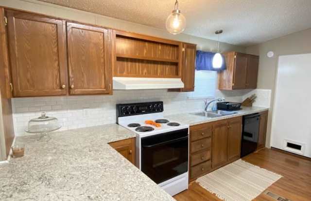 3 Bedroom/ 2 Bathroom Newly Renovated Mobile Home in Auburn Available for May/June/July/August Fall Move In! photos photos