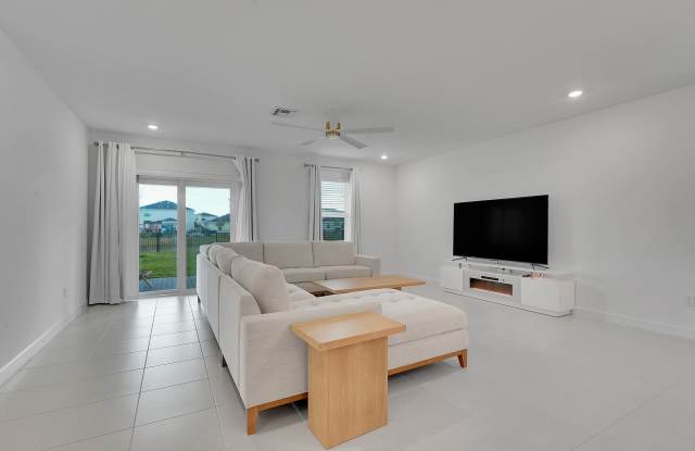 6371 NW Windwood Way