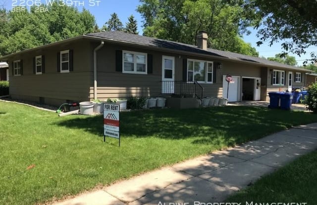 2206 W 39th St - 2206 West 39th Street, Sioux Falls, SD 57105