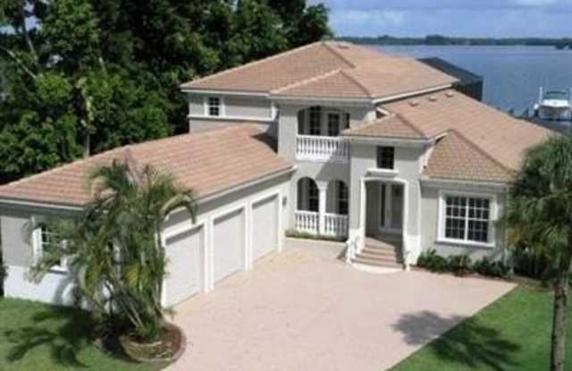 Photo of 4463 E Riverside