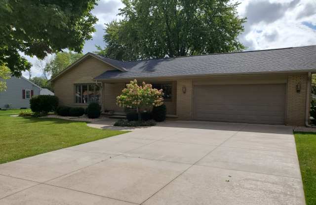 115 Plummer Court, Neenah