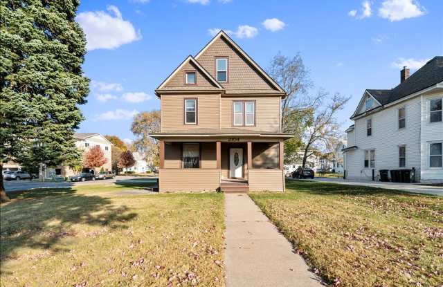 Photo of 2104 College St