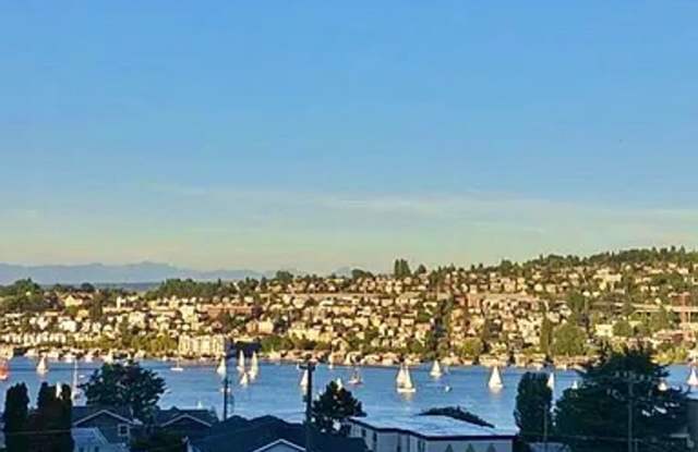 Photo of Queen Anne Condo with Exceptional Views
