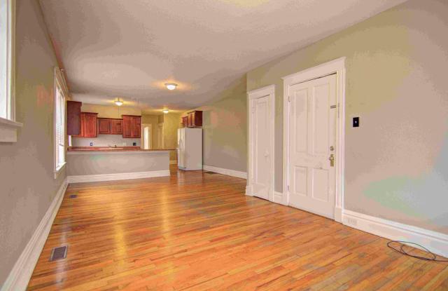 Photo of Large charming 3 bedroom 2 bath with oversized master bedroom that has its own private bath!