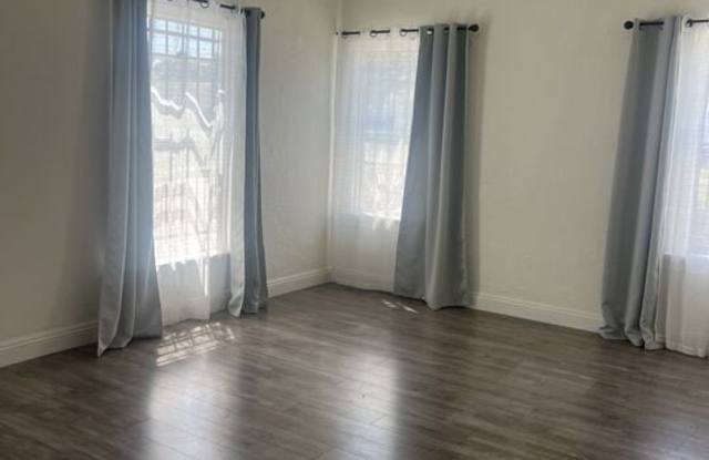 6315 S Victoria