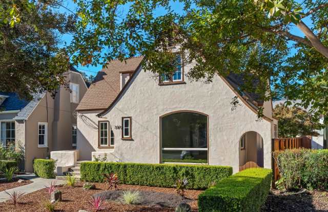 Photo of Charming 4-Bedroom, 2-Bath Home in the Historic Napa Abajo District