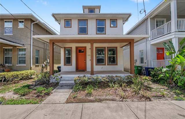 2126 W SPRUCE Street