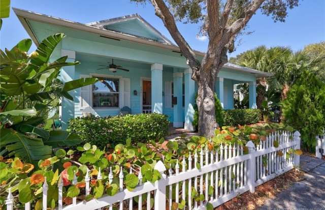 424 SW Camden Avenue