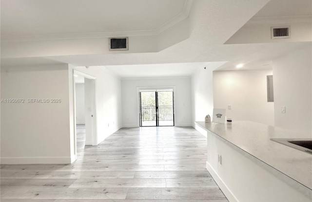 9340 Fontainebleau Blvd