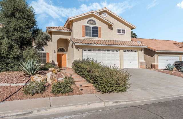 Charming 4 Bedroom with a Pool/Spa!