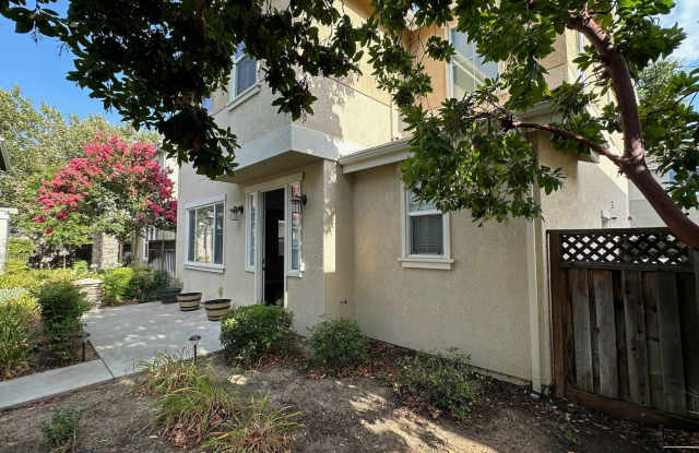 Photo of 207 Coulter Way, Vacaville.