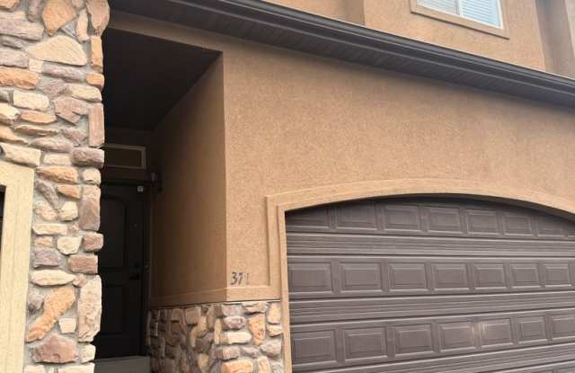 Cozy 3 bedroom 2.5 Bathroom Townhome