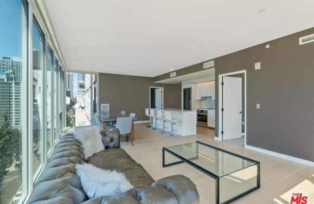 1050 S Grand Ave unit: 1001