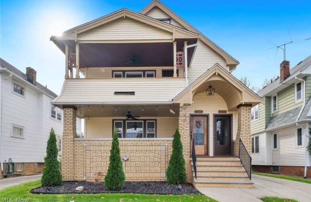 14521 Garfield Avenue