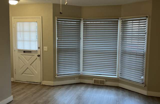 2120 Gladstone Ter