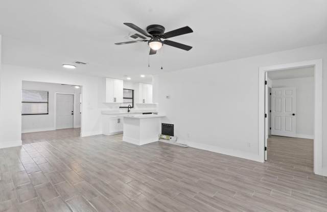 1641 Seahouse Street