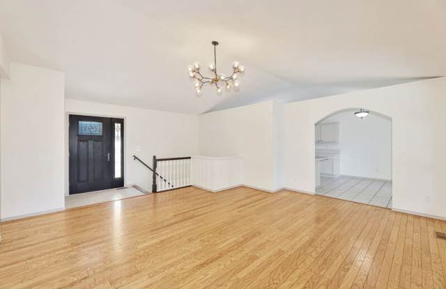 1230 South Ridgehurst Circle