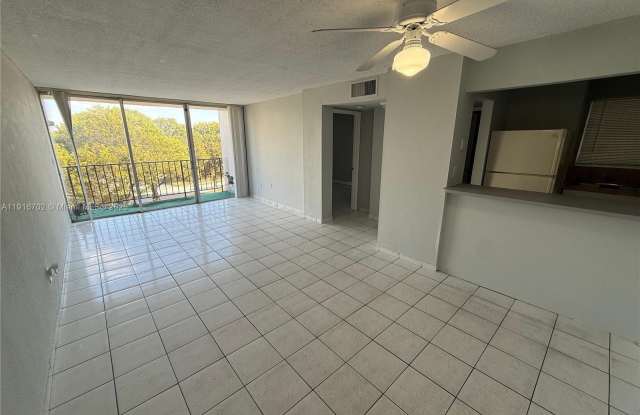 Photo of 310 Fontainebleau Blvd