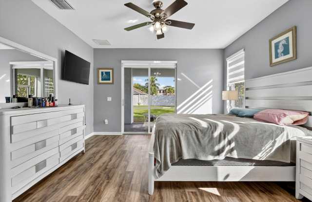 1971 SW Breezeway Street