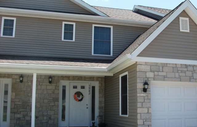 3 bedroom, 2.5 bath Condo: Stoneview Neighborhood in Ellettsville! Available July 2024! photos photos