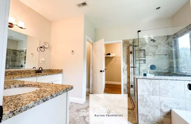 Fully furnished 2 bd/2 ba Condo with view of Lake Hartwell