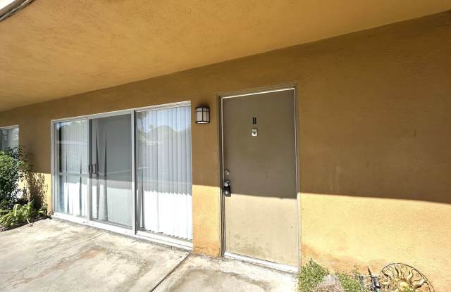 AVAILABLE NOW!! 2 Bedroom 1 Bath Apartment in Palm Desert!