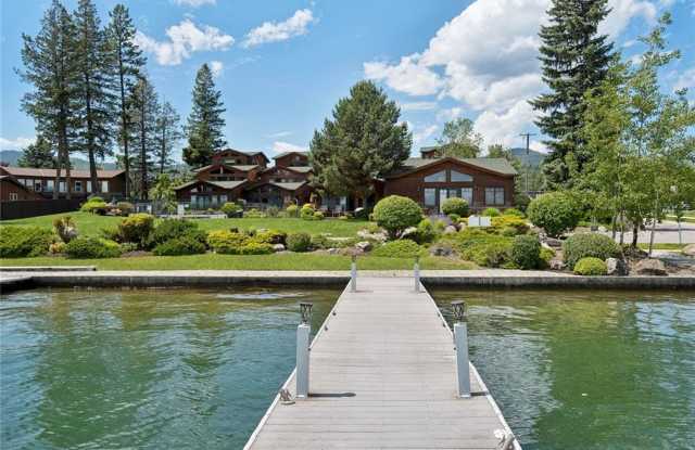Upscale Lakeside Condo